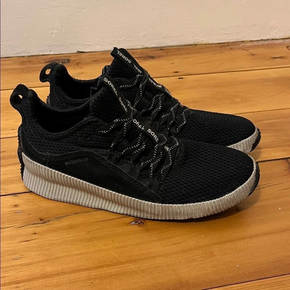 SOREL Out N About Plus Lace Up Waterproof Sneakers Women’s 6 Black Gray